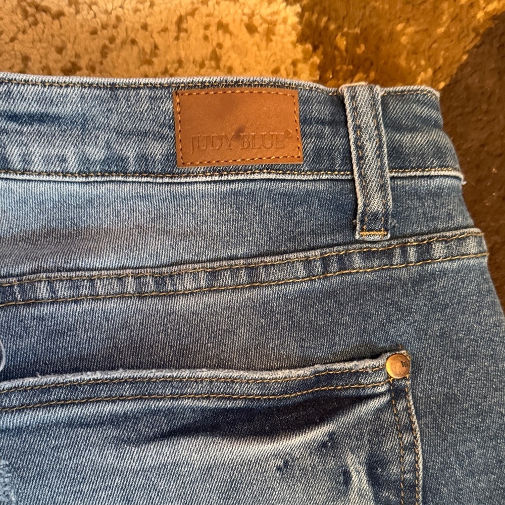 Judy Blue Women's Denim Jeans with Pearl Details - Picture 5 of 7